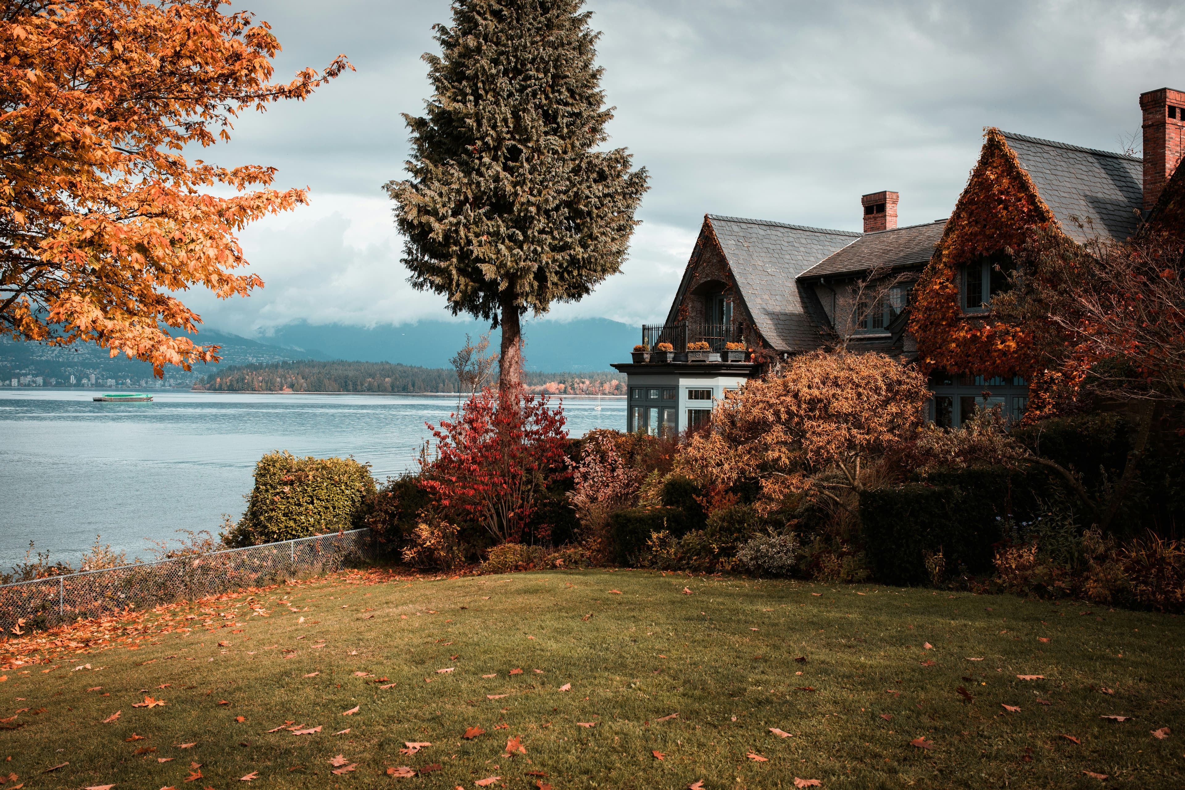 Autumn foliage and distant mountains surrounding a luxury estate in a top East Coast fall destination